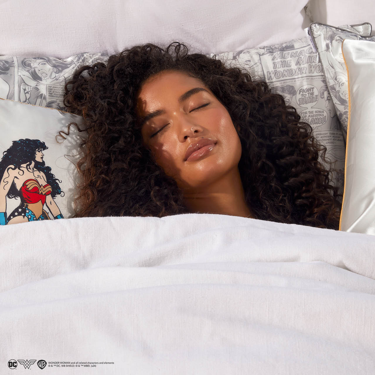 Alternative view of Kitsch x Wonder Woman Satin Pillowcase in Comic Print